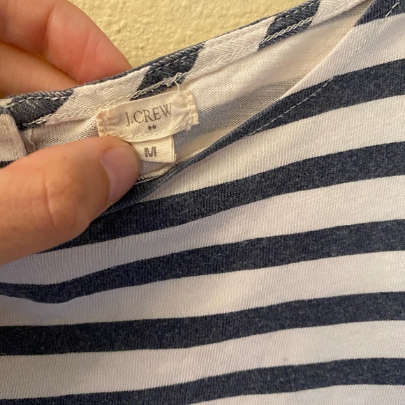 Basic J Crew tee - Picture 3 of 6
